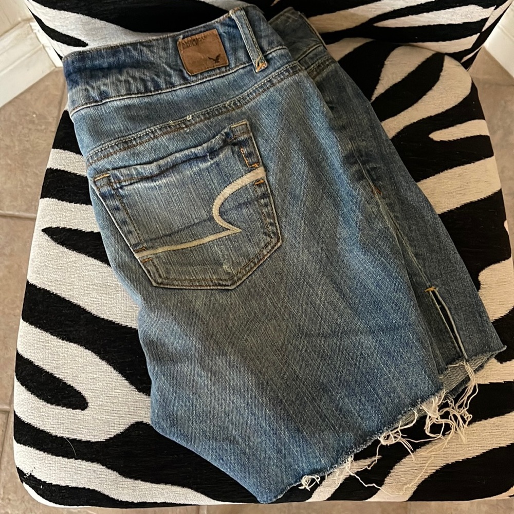 American eagle distressed denim shorts